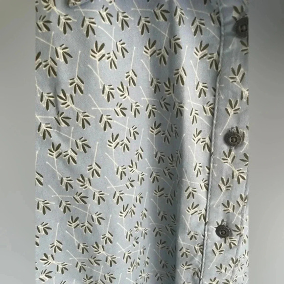 Noble Outfitters Short Sleeve Button Down Shirt Size L‎ Large EUC! - Picture 2 of 5